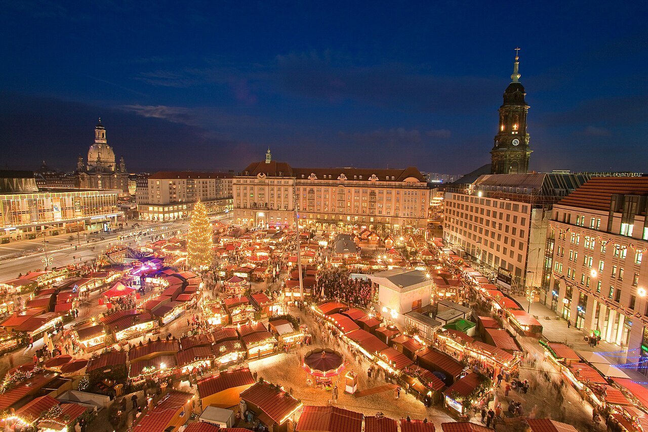 Vánoční trhy Drážďany 2026: Striezelmarkt, Neumarkt, Stallhof a Stollenfest