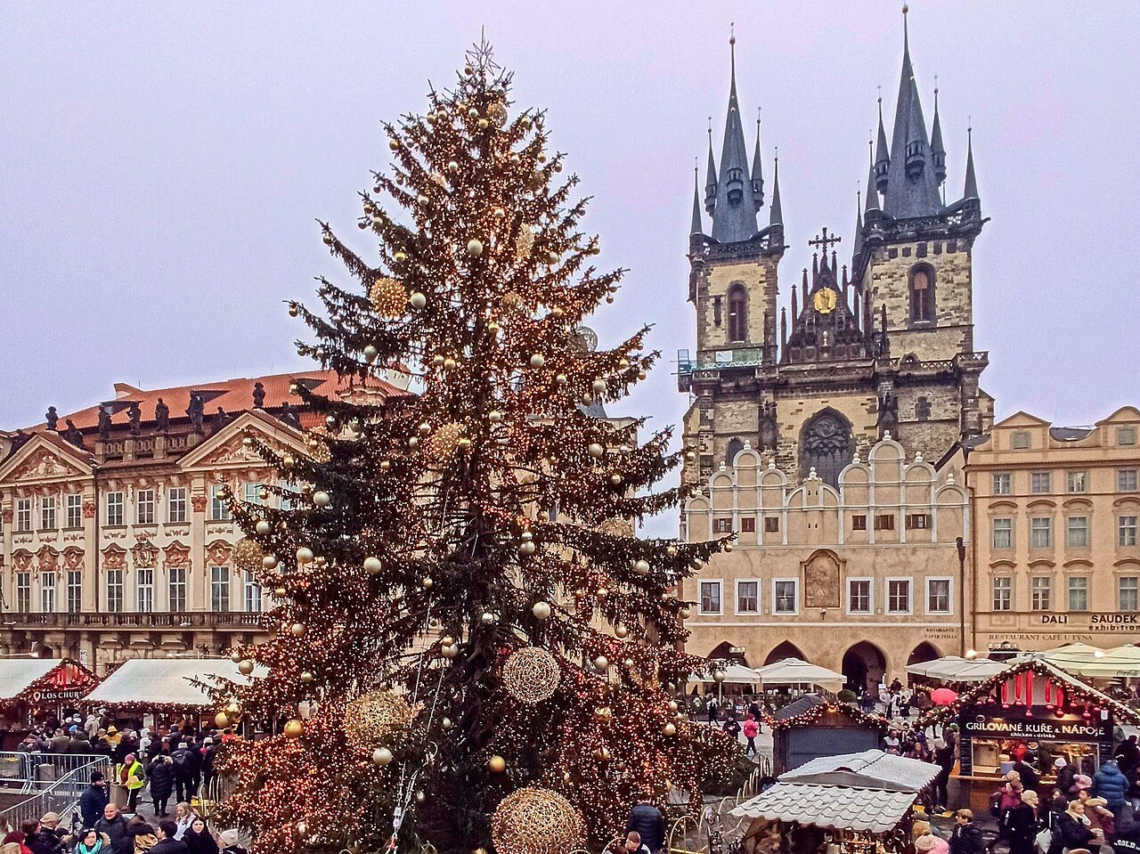 Rozsvícení vánočních stromů 2026: kalendář po dnech od 19. listopadu do první adventní neděle