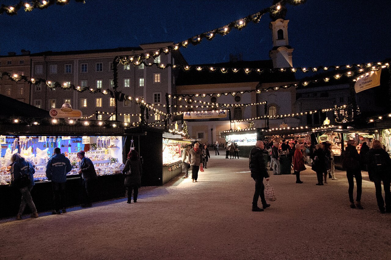 Vánoční trhy Salcburk 2026: Christkindlmarkt na Domplatz, Hellbrunn, Sternadvent a Mirabell